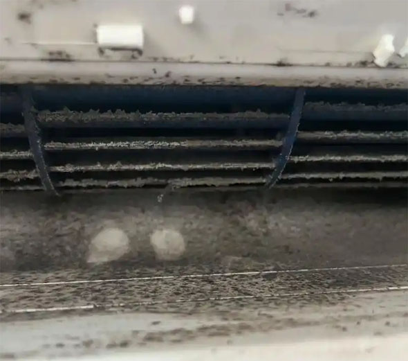 二道江空调吹的风有股烧焦味是怎么回事